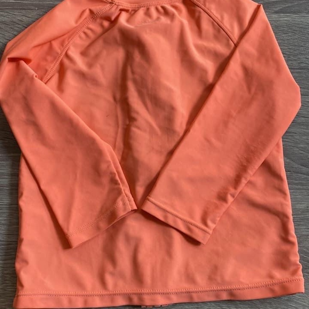 Rashguard - Picture 2 of 2